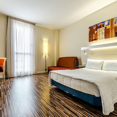 Hotel Yit Ciudad De Saragozza Esterno foto